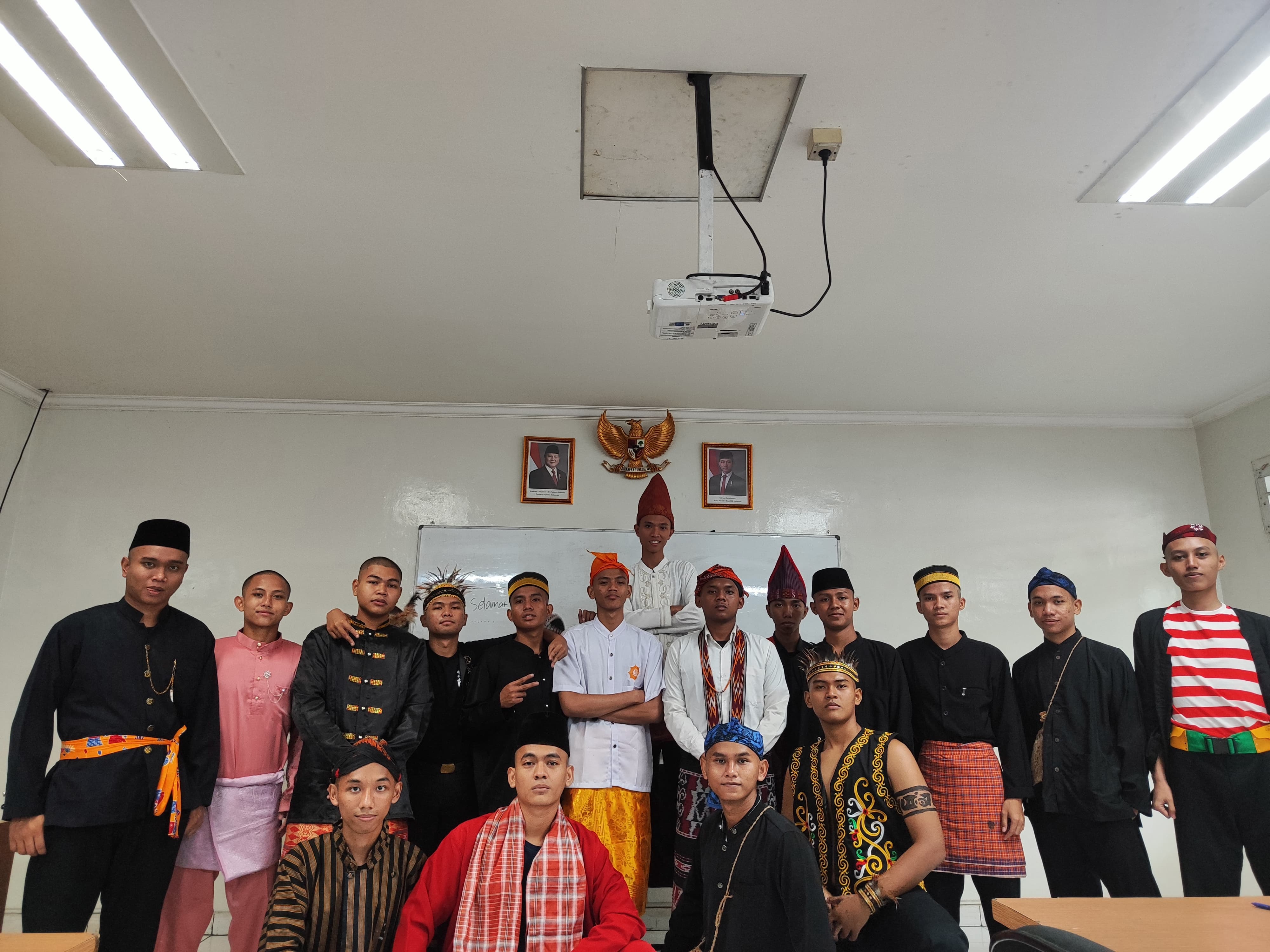 Penggunaan Pakaian Adat Nusantara