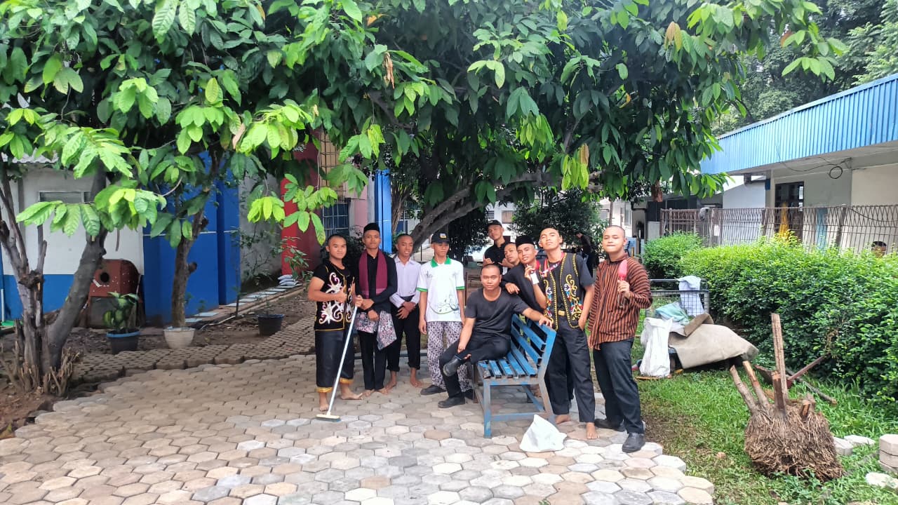 Penataan Taman Program Studi Teknologi Informas