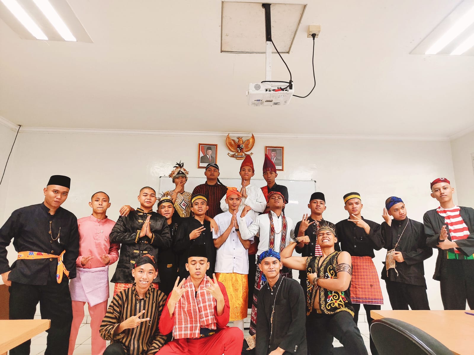 Penerapan Berbusana Adat Nusantara